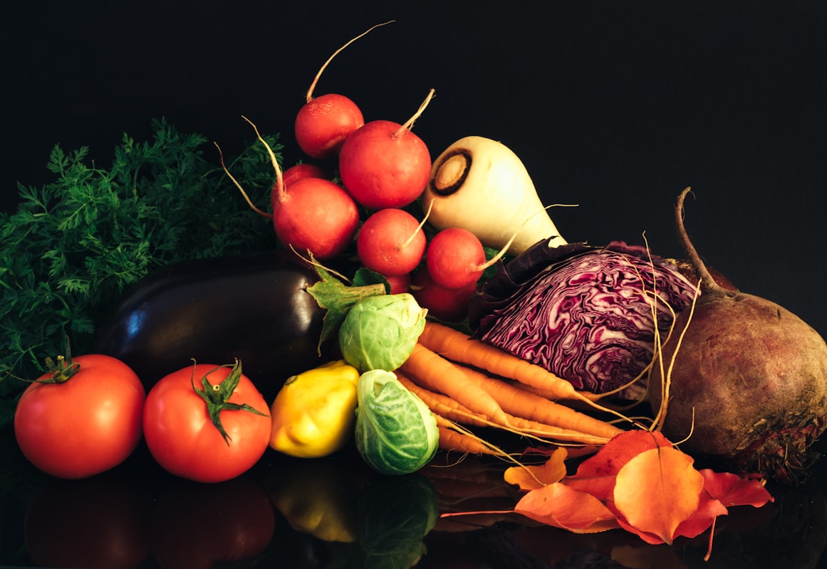 Weekly meal plan displayed on a kitchen table with colorful fresh ingredients
